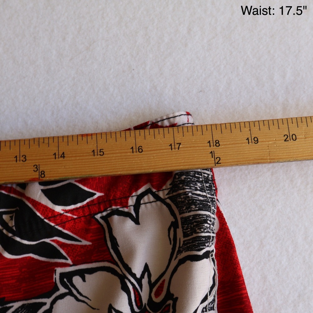 Vintage Quiksilver Mens Red Hibiscus Floral Board Shorts Swim Trunks Size 33 Y2K - Picture 9 of 10